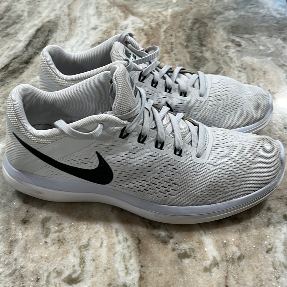 White Nike flex2016 Run sneakers